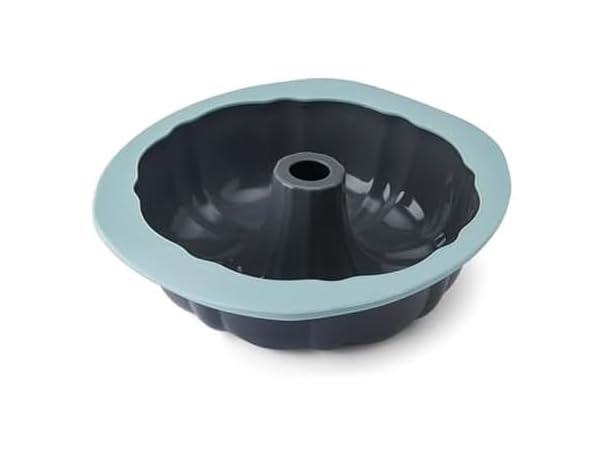 Chicago Metallic Silicone Fluted Cake Pan